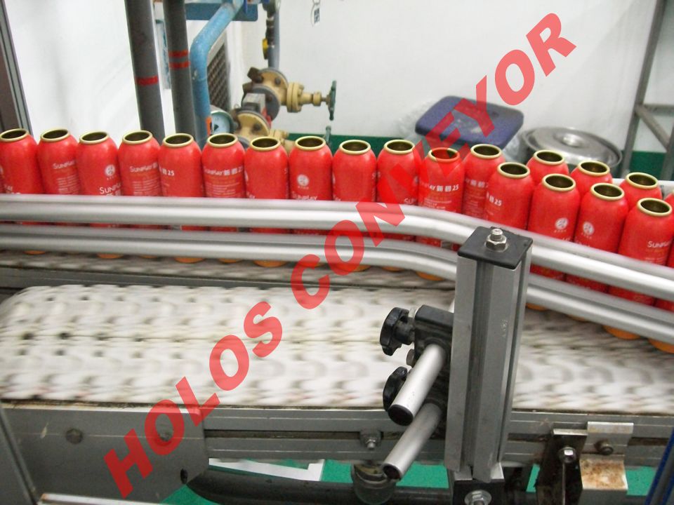 　　從國(guó)內(nèi)的實(shí)際應(yīng)用情況來看，皮帶輸送機(jī)的絞車?yán)o和液壓拉緊可以實(shí)現(xiàn)自動(dòng)控制并且拉緊力可以調(diào)節(jié)，重錘拉緊裝置有著較高的安全可靠性。隨著工業(yè)和技術(shù)的發(fā)展，并且有著長(zhǎng)距離、大運(yùn)量、高帶速特征的大型皮帶輸送機(jī)已經(jīng)成為發(fā)展主流，由此對(duì)拉緊裝置提出了更高的要求，傳統(tǒng)的拉緊裝置逐漸顯示出其缺點(diǎn)，技術(shù)人員已將對(duì)拉緊裝置的研究方向逐步轉(zhuǎn)入到自動(dòng)拉緊領(lǐng)域。如中礦業(yè)大學(xué)開發(fā)的YZL系列皮帶輸送機(jī)液壓絞車式自動(dòng)拉緊裝置，它能根據(jù)帶式輸送機(jī)起動(dòng)加速階段和平穩(wěn)運(yùn)行階段對(duì)輸送帶拉力的不同要求，提供相應(yīng)的輸送帶拉力，并且在輸送帶拉力發(fā)生變化時(shí)準(zhǔn)確監(jiān)測(cè)并且及時(shí)的自動(dòng)調(diào)整。